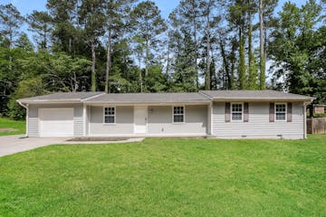 1947 Valley Woods Dr Riverdale, GA 30296